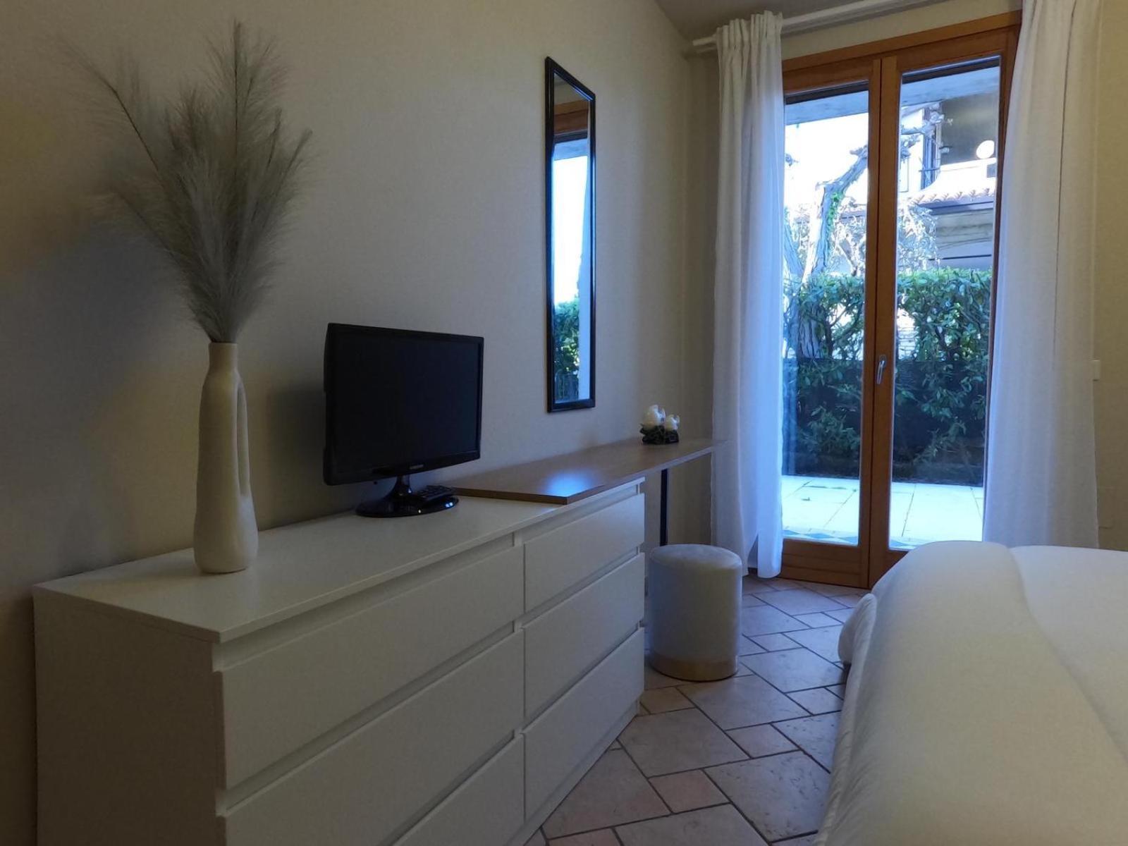 Hoya Apartment Sirmione Bagian luar foto